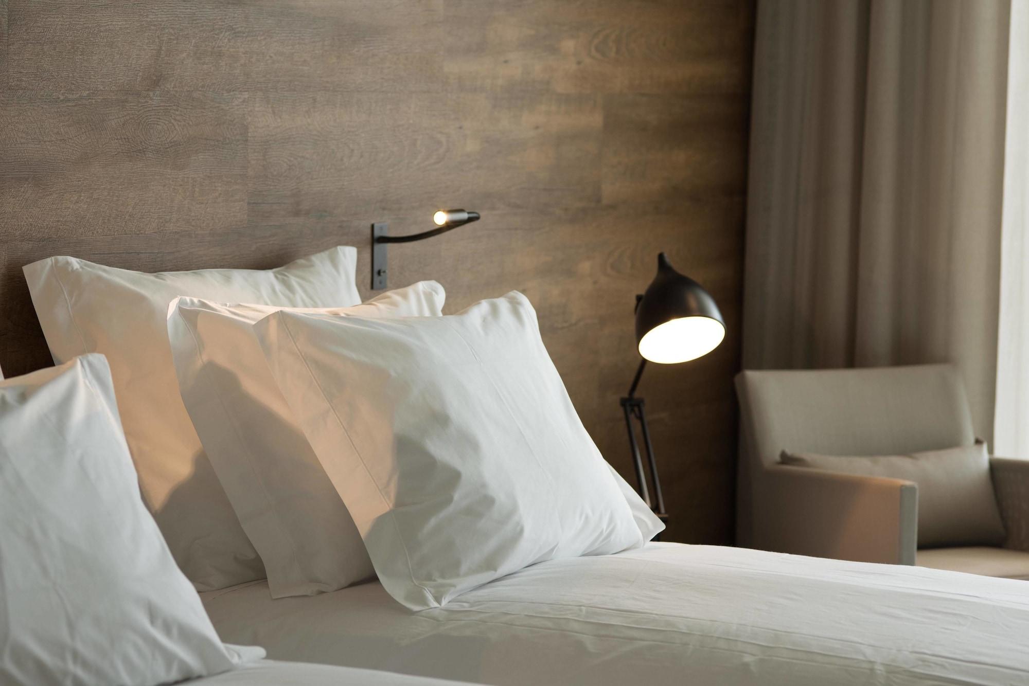 阿佐尔酒店 蓬塔德尔加达 外观 照片 A bed with pillows