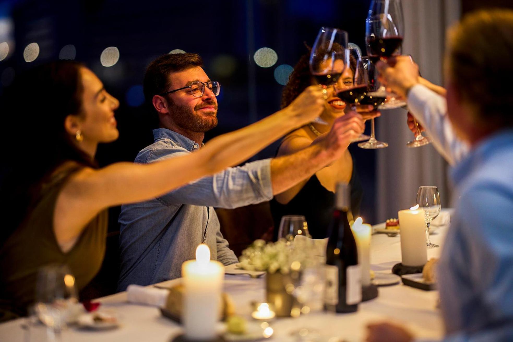阿佐尔酒店 蓬塔德尔加达 外观 照片 A toast with wine